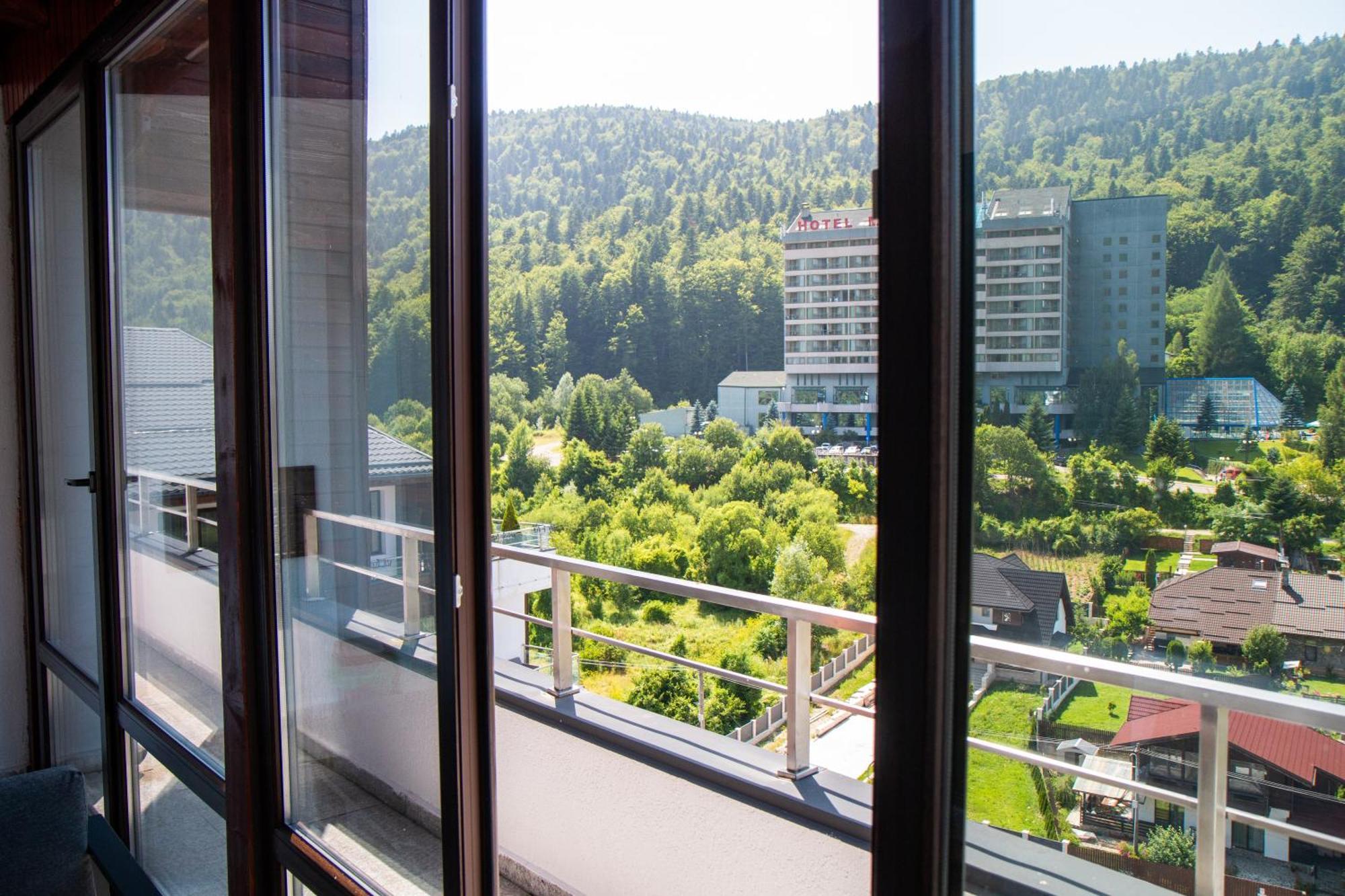 Best View Ap With Parking And 2 Bathrooms Sinaia Eksteriør billede